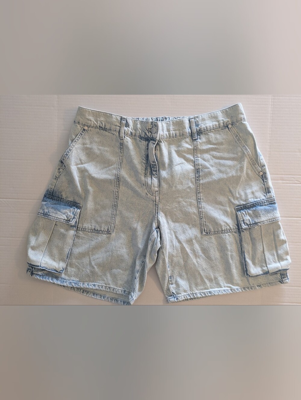 Pilcro Light Blue Denim Cargo Shorts- Size 16W (NWOT)